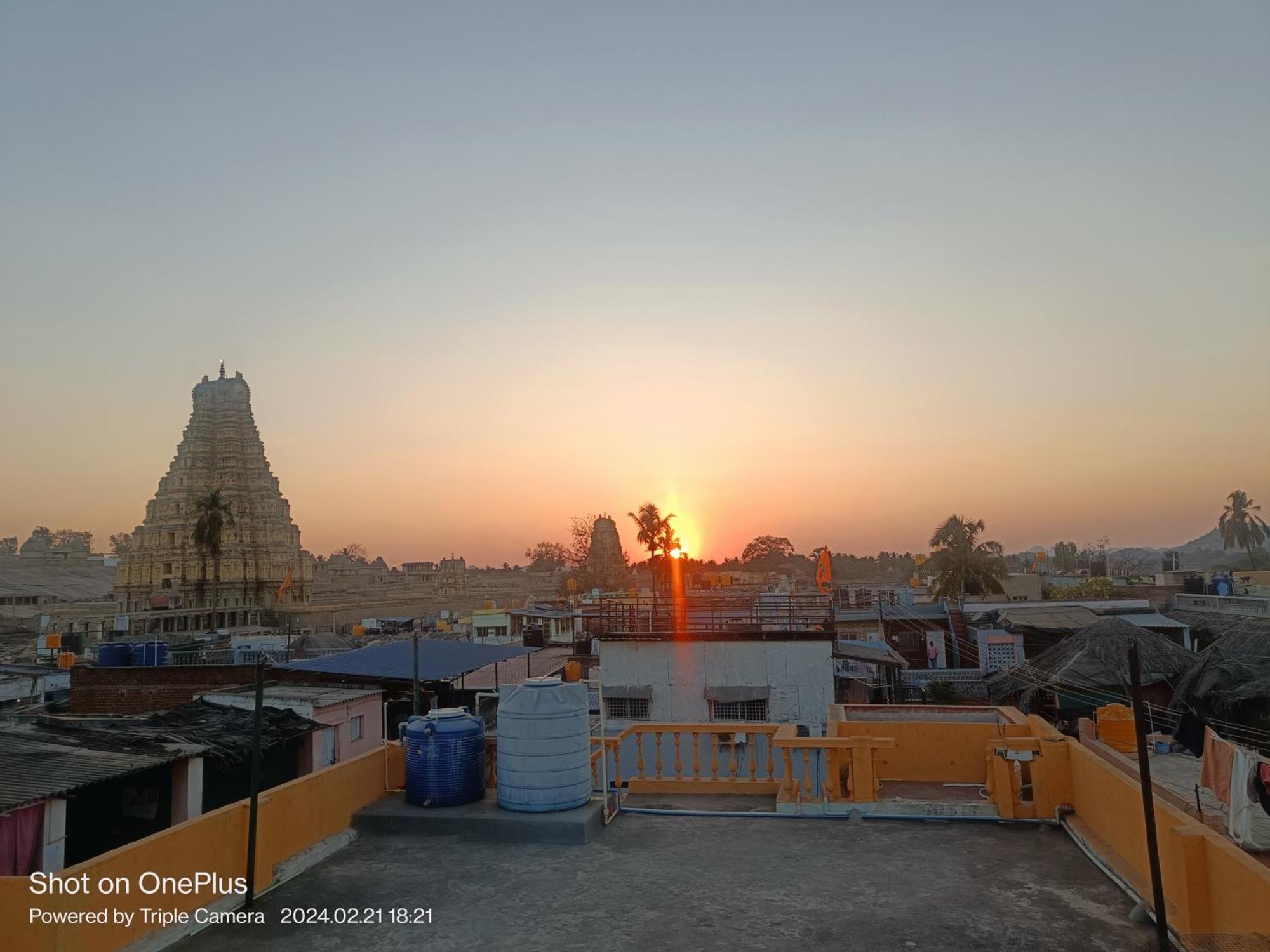 Vicky'S Home Stay Hampi Exterior photo